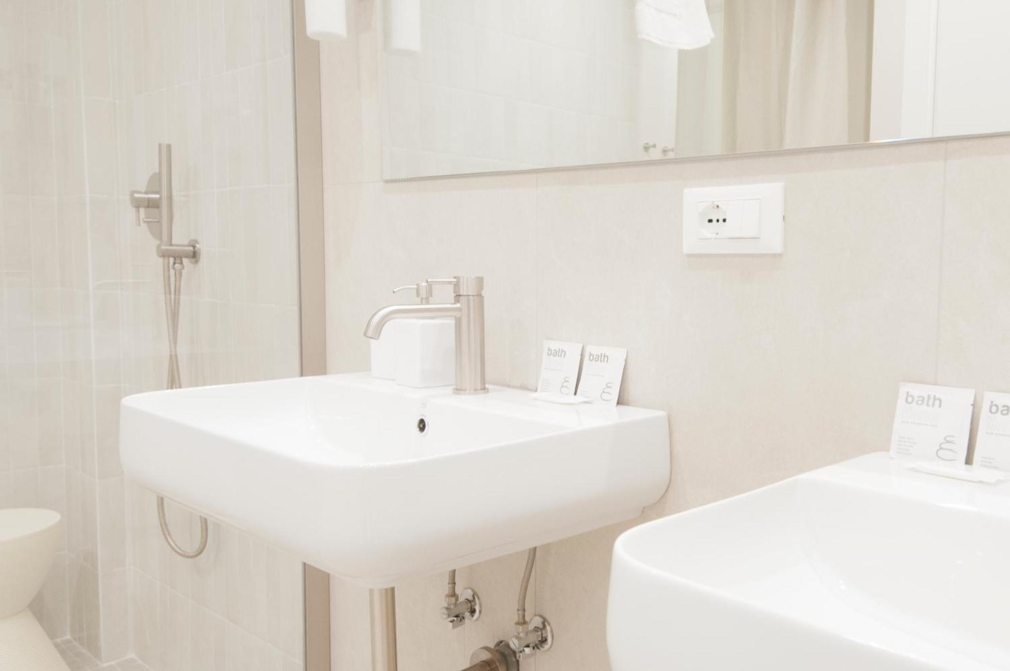 Brezza - Saffi Design Apartments - Ambrogiohost ボローニャ エクステリア 写真